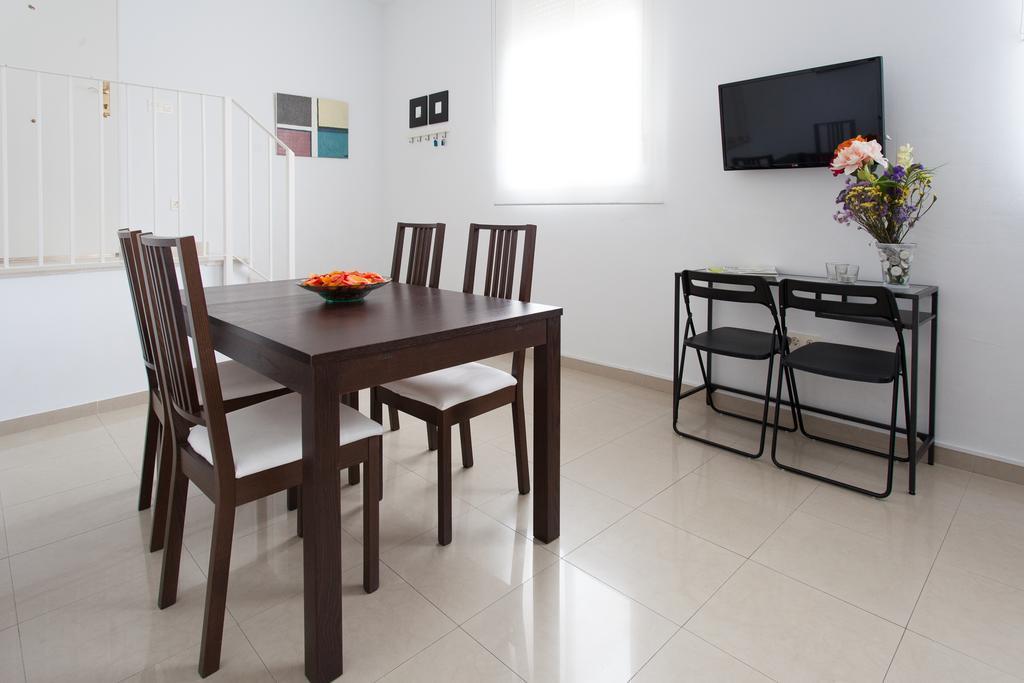 Apartamentos Diaber San Leandro Sevilla Oda fotoğraf