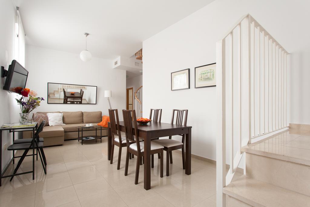 Apartamentos Diaber San Leandro Sevilla Oda fotoğraf