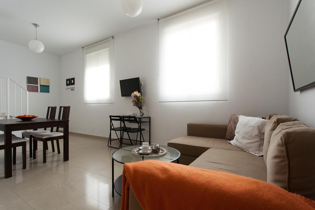 Apartamentos Diaber San Leandro Sevilla Oda fotoğraf